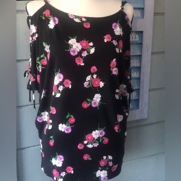 EXPRESS black floral print cold shoulder w/ lace up detail top like new   S-M - Picture 5 of 12